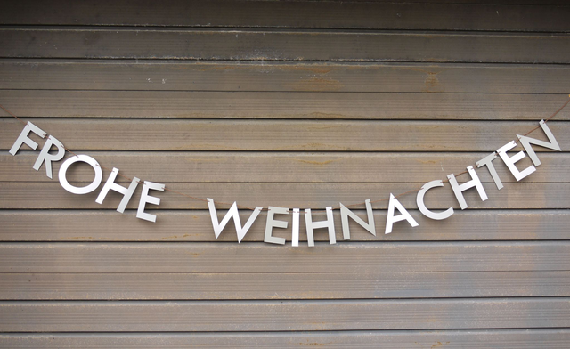 FROHE WEIHNACHTEN letter banner