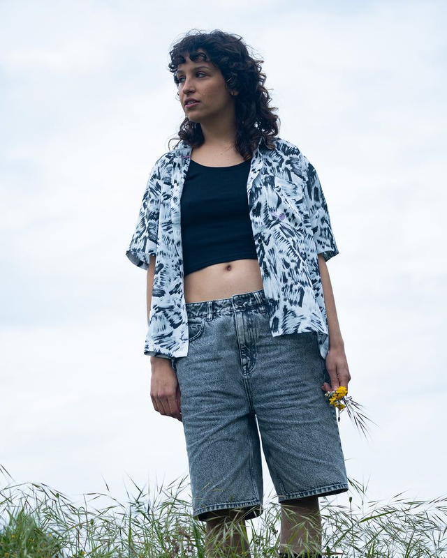 41876039 - Volcom Beeggy denim short donna  stile casual oversize e di tendenza