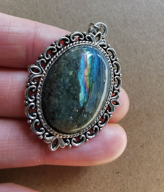 Pendentif type camée Labradorite