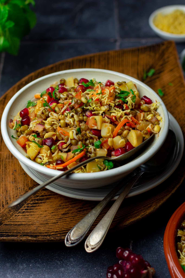 Sprout Chaat – Healthy &amp; Tangy Indian Salad