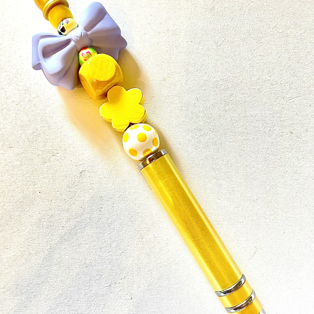 S38 - Stylo à perles noeud violet