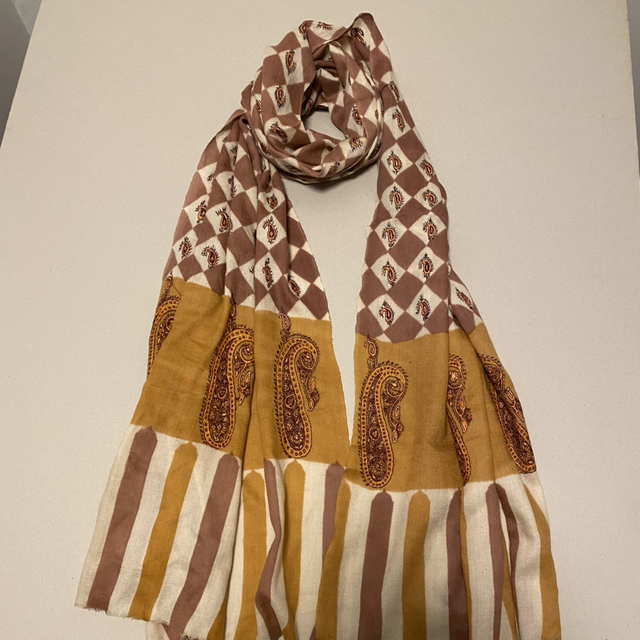 Leicht verschmutzter, handbestickter Schal aus 100% Kaschmir UNIKAT!