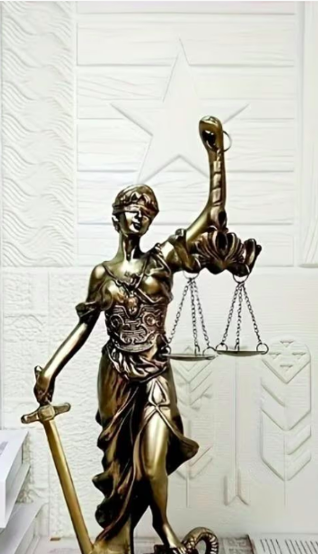 Luxe beeld Vrouwe Justitie / Godin van Gerechtigheid (20cm)