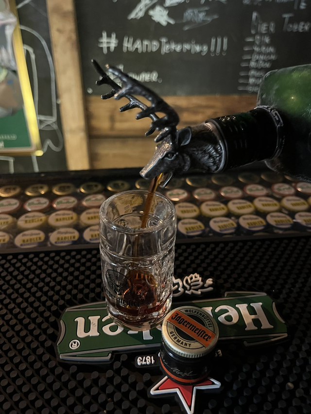 Hertenkop flessenschenker