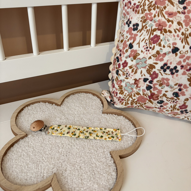 Attache tétine douce fleur 