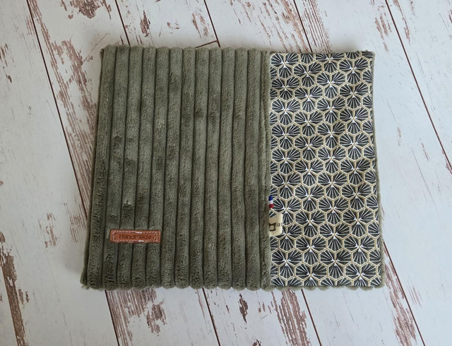 Pochette à livre, velours vert olive