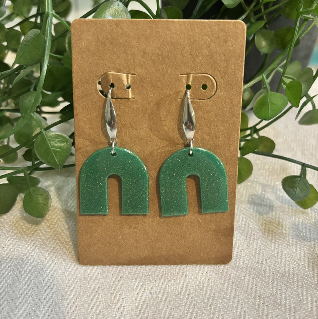 Boucles d’oreilles résine vert et argenté