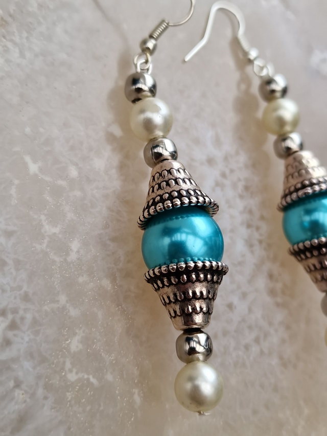 Boucles D'oreilles Ethnique Argentées Perles Bleu Et Blanc