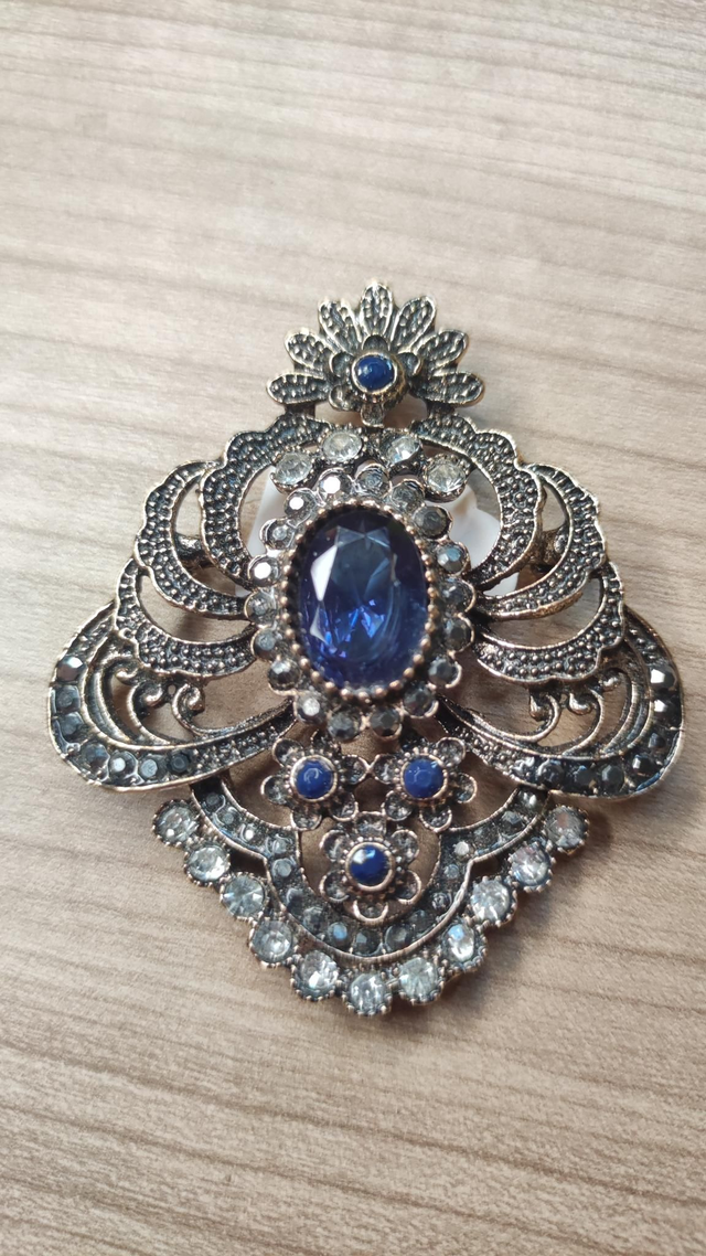 Broche baroque 