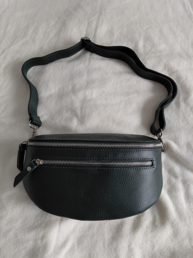 Sacoche en cuir couleur vert foncé 