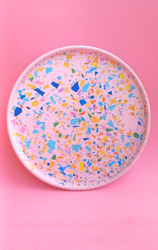 Jasnoróżowa taca dekoracyjna, lastryko, okrągła taca kawowa, 27 cm