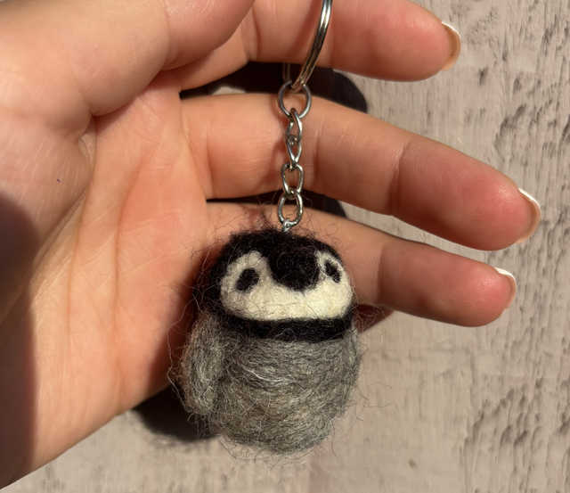 Needle-felt penguin keyring 