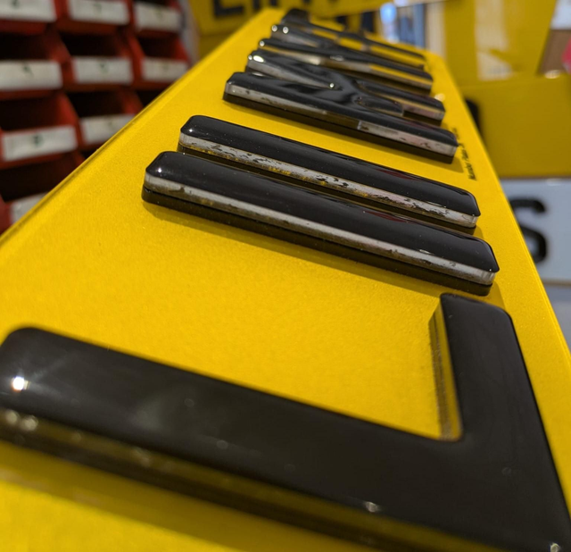 6mm Black & Krystal Clear 4D with Black Gel