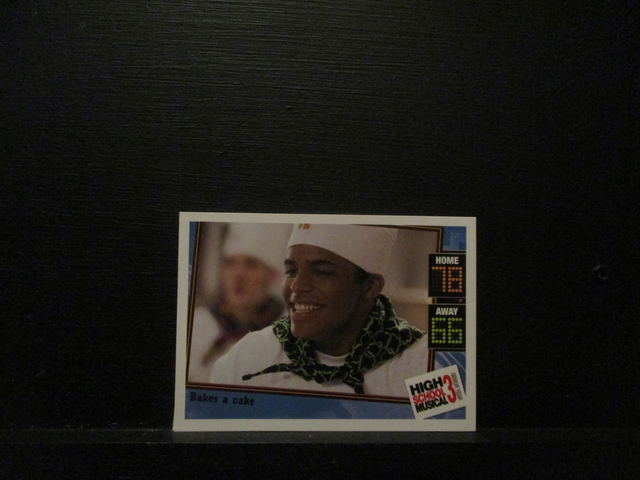 Bakes A Cake - Action Card High School Musical 3 Senior Year Original Trading Card