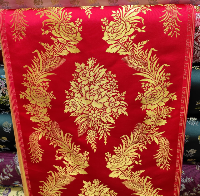 Brocatel cereza corte completo