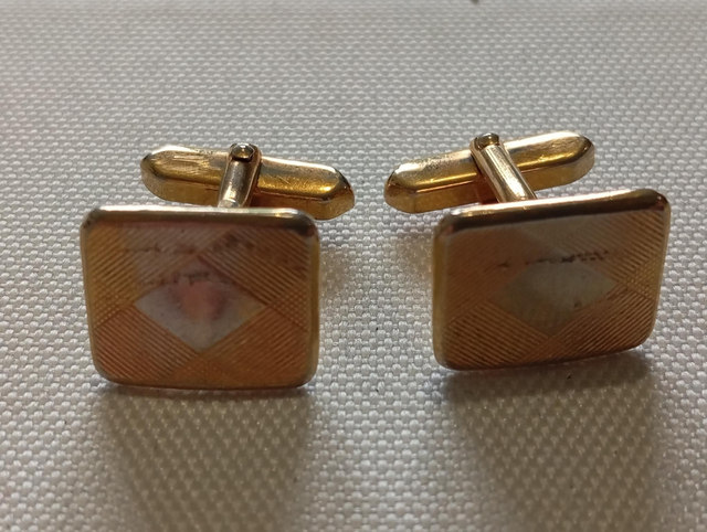 Boutons de manchettes dorés losange