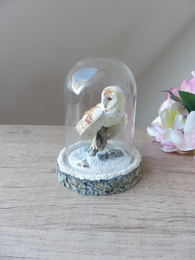 Sculpture en résine peinte – La magnifique chouette effraie – George McMonigle – Édition limitée The Franklin Mint – Sous cloche en verre