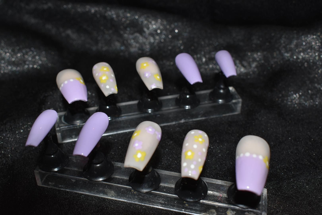 Kit Press-on mauve et fleurs jaune 