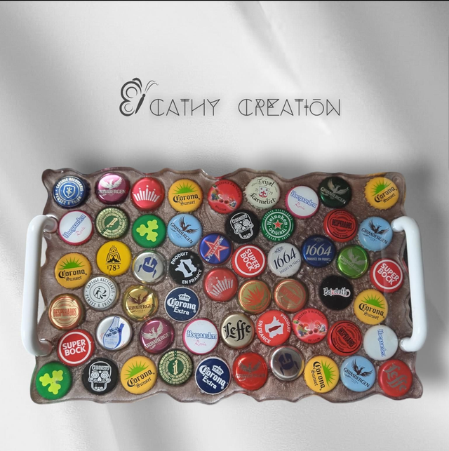 Plateau avec inclusion de capsules de bière 