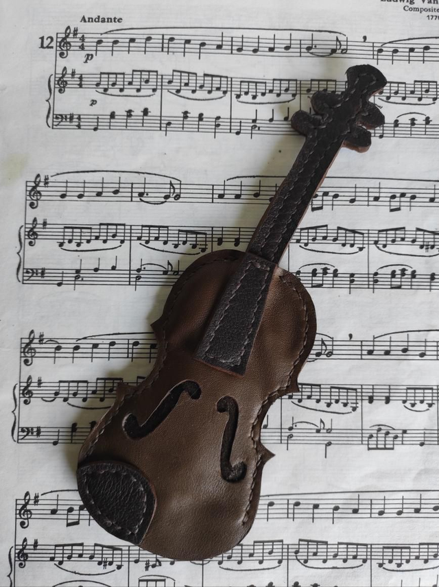 Range clés violon en cuir 