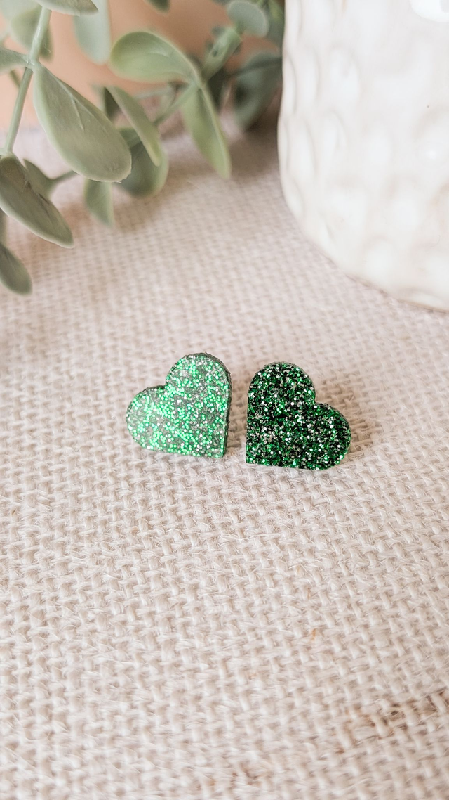 Petites boucles coeurs verts pailletés