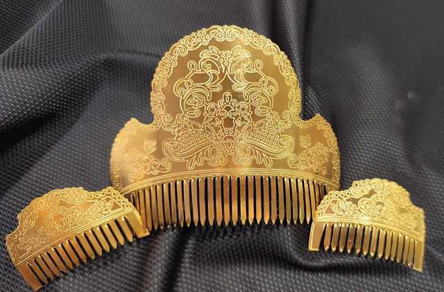 Peineta 521 grande oro