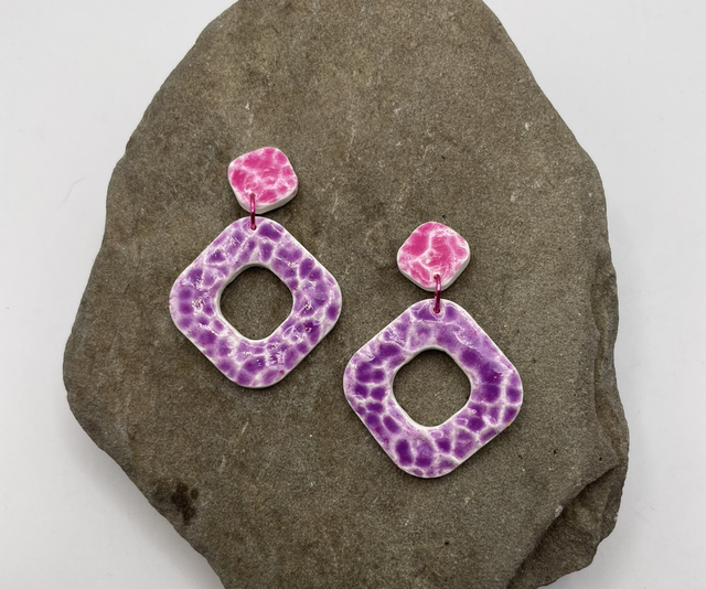 Pink and purple crackle earrings