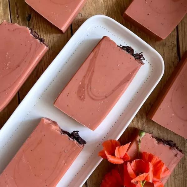 Savon artisanal saponifié à froid - Coquelicot - Avec huiles essentielles - Janine