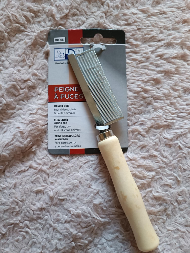 Peigne à puce manche 