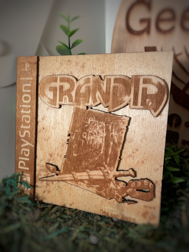 Jaquette playstation Grandia en bois.