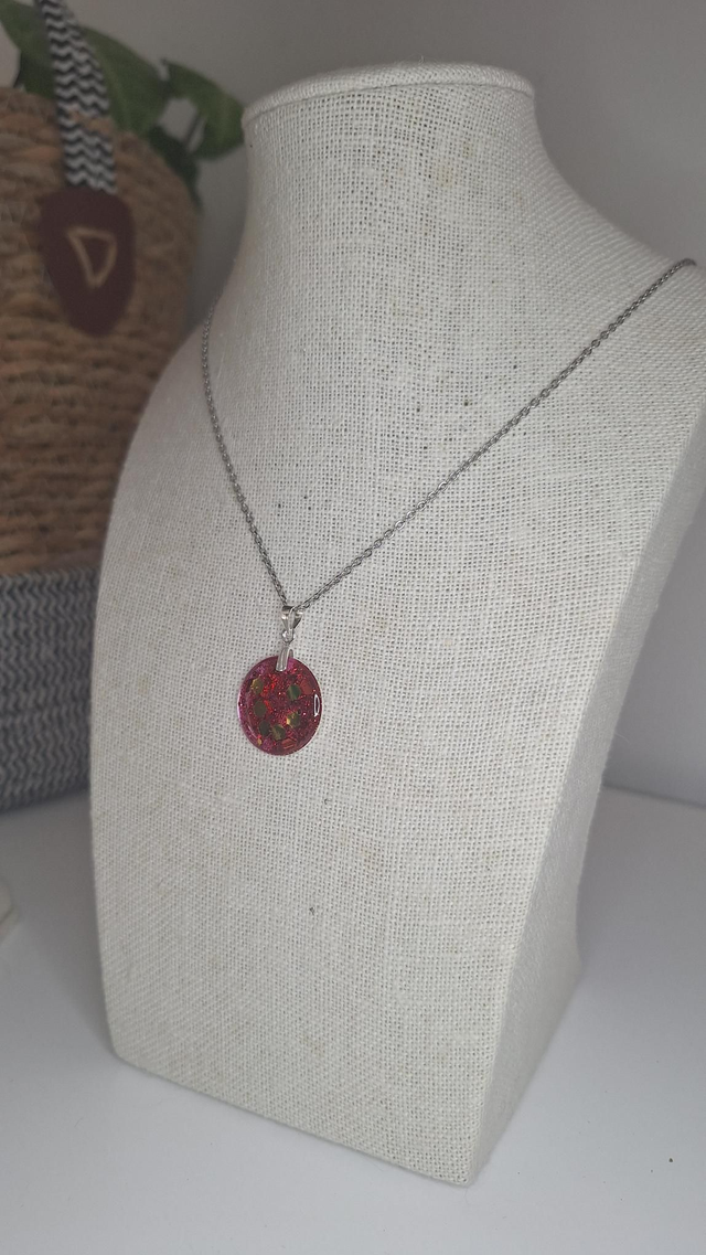 Collier rose et paillettes dorées 