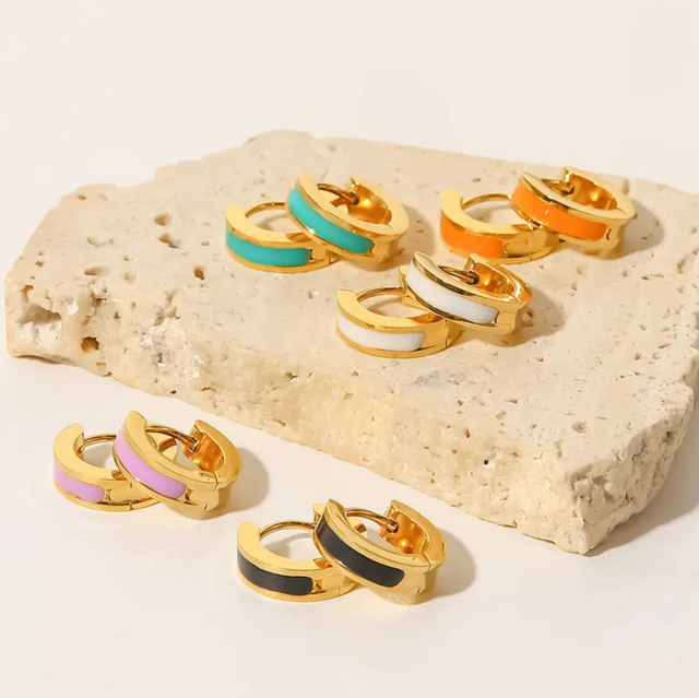 Gold hoop with enamel inlay
