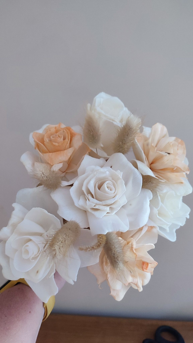 Bouquet de roses en bois de sola - fait main en France