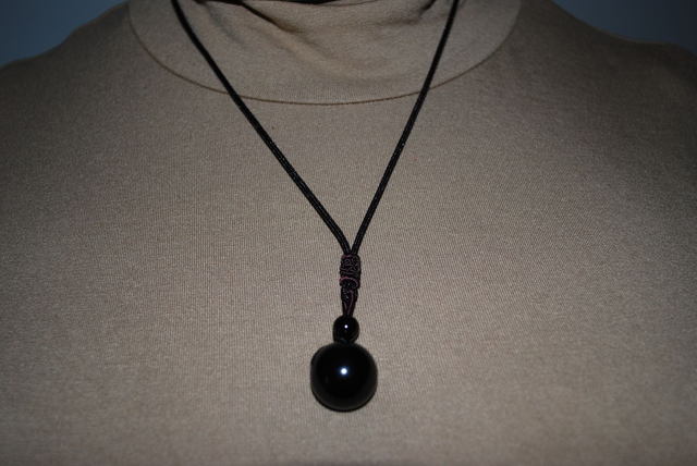 Collier boule d&#039;obsidienne