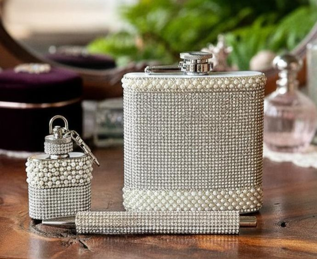  Silver and Pearl Flask Gift Set