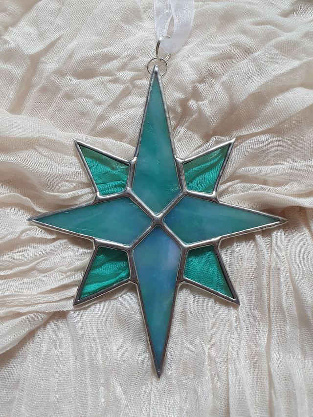 o Etoile Bleue Verte Irisée