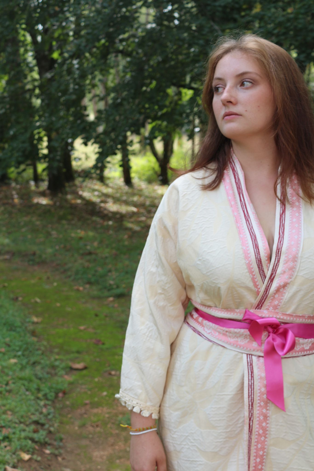 Kimono Épais d&#039;Hiver en Beige Intemporel avec Motif Fleuri Brillant - Taille Unique