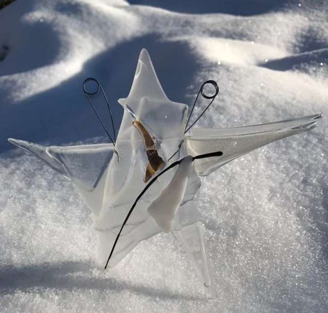 o11 Glas-Stern mit weißen, schwarzen Akzenten