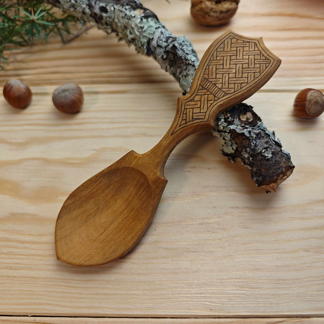 Cuillère en cerisier style "dauphin" avec kolrosing-C217