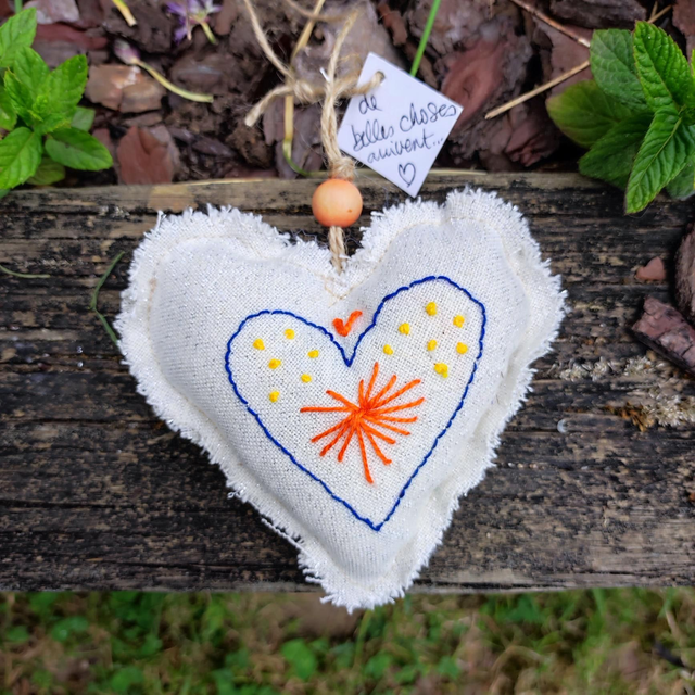 Coeur lavande brodé 