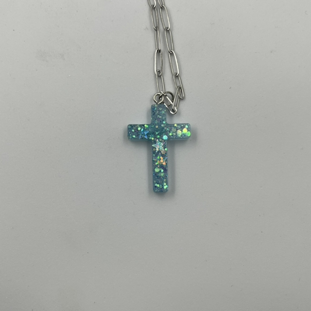 Collier en acier inoxydable et croix en résine 