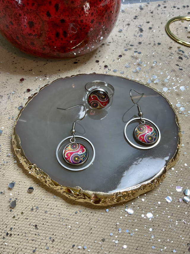 Handmade ring and earrings set. Coordinated cabochon jewellery.