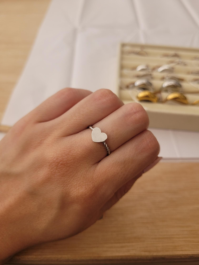 Stainless steel twist ring with heart - Size O - SL-039