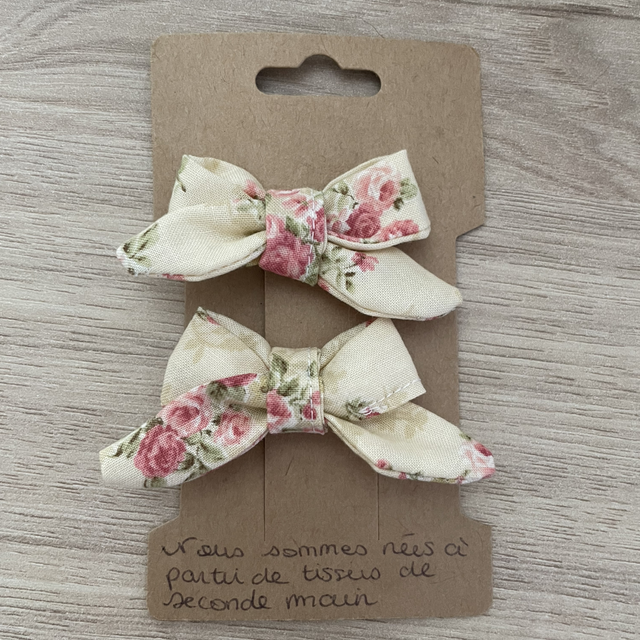 Barrette Éléonore beige à fleurs 