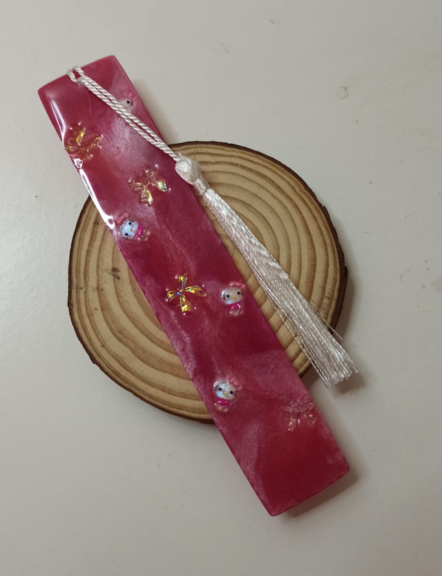 Hello Kitty - Marque page (02)