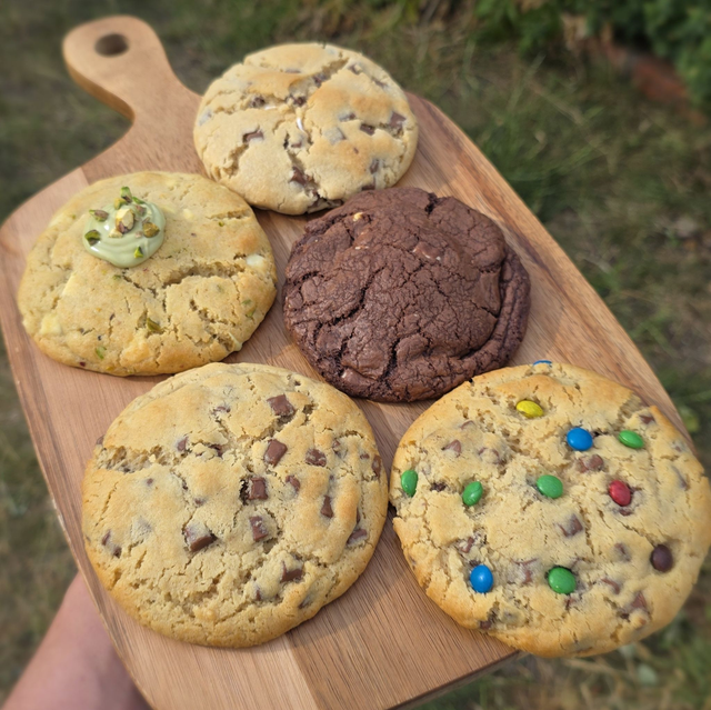 Choose your own cookie box (4 cookies)