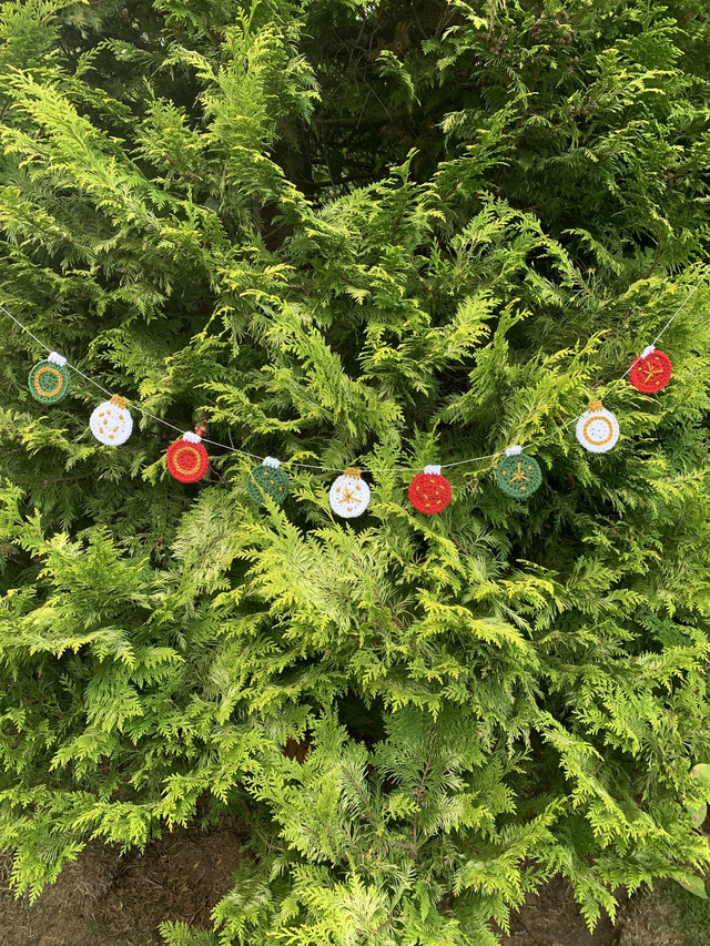 Crochet Kit: Christmas Bauble Bunting