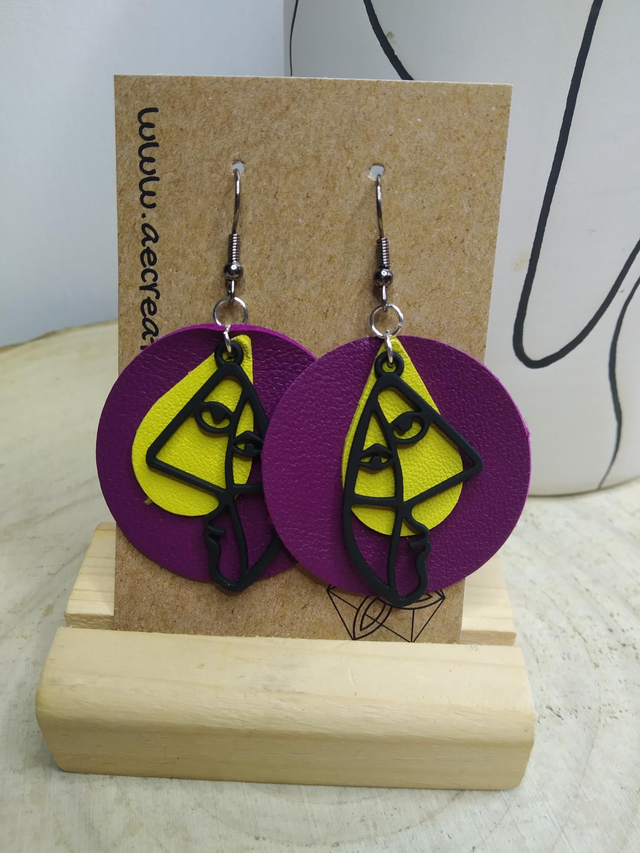 Boucles d&#039;oreilles line art cuir violet jaune 