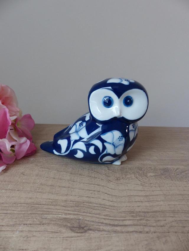 Statuette chouette Villeroy & Boch Gallo en porcelaine bleue cobalt vintage avec motif floral blanc peint main, chouette cadeau collection