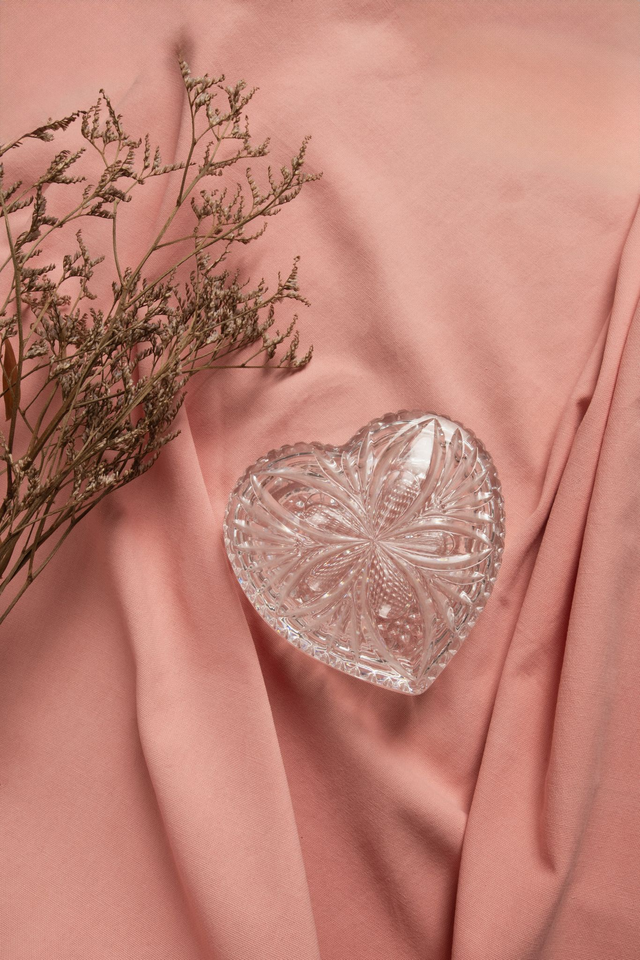 Boite en verre sculpté en forme de coeur ✨